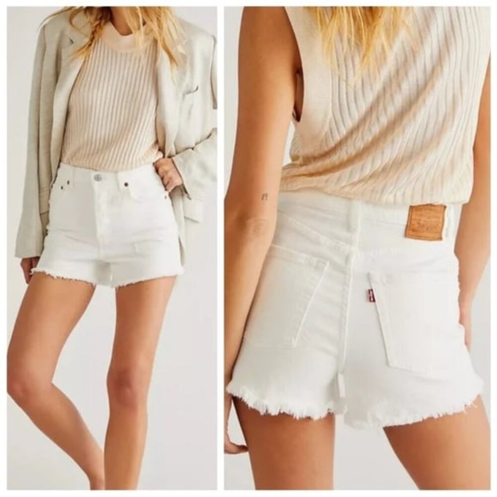 NWT Levi’s Off White Ribcage High Rise Fray Shorts Size 30 - Picture 1 of 7